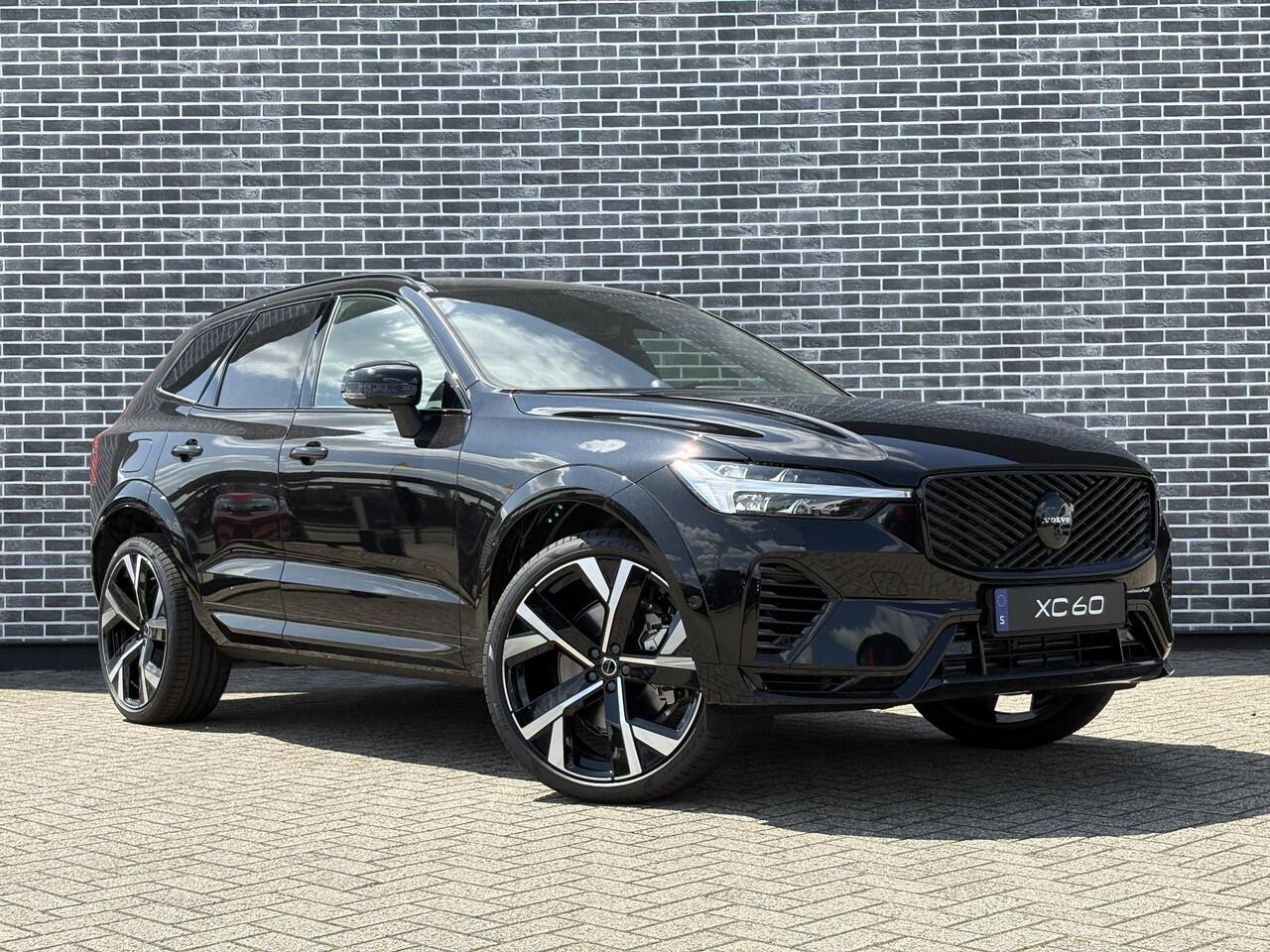 Volvo XC60 2.0 T6 Plug-in hybrid AWD Ultra Black Edition | Luchtvering | Bowers en Wilkins audio | Panoramadak | Geventileerde nappa lederen stoelen | Extra getint glas | 22'' velgen | 360 camera
