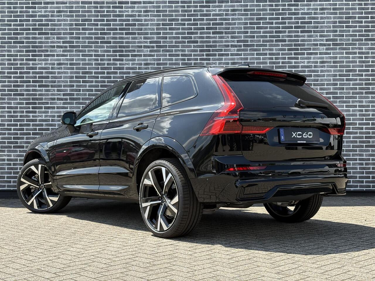 Volvo XC60 2.0 T6 Plug-in hybrid AWD Ultra Black Edition | Luchtvering | Bowers en Wilkins audio | Panoramadak | Geventileerde nappa lederen stoelen | Extra getint glas | 22'' velgen | 360 camera