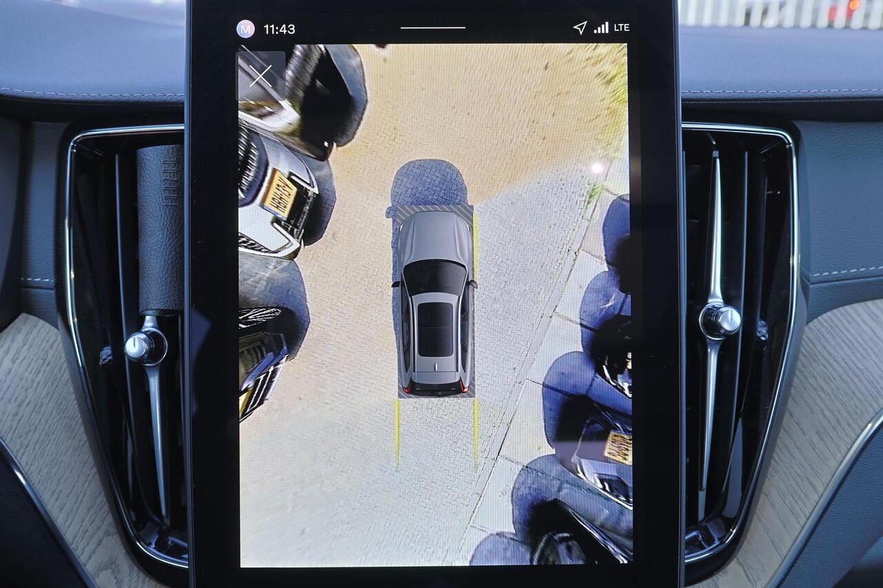 Volvo XC60 T6 Plug-in hybrid AWD Ultra Dark - FACELIFT - Luchtvering - Panorama/schuifdak - IntelliSafe Assist & Surround - 360º Camera - Harman/Kardon audio - Adaptieve LED koplampen - Nappaleder - Verwarmde voorstoelen, stuur & achterbank - Stoelventilatie - Parke