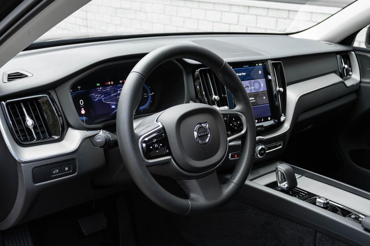 Volvo XC60 T6 Automaat Plug-in hybrid AWD Plus Bright | Premium Audio by Harman en Kardon | Rondomzicht Camera| Adaptieve Cruise Control| Blind spot| Semi electrische Trekhaak| Electrisch bedienbare Voorstoelen| Alarmklasse 3| standkachel.