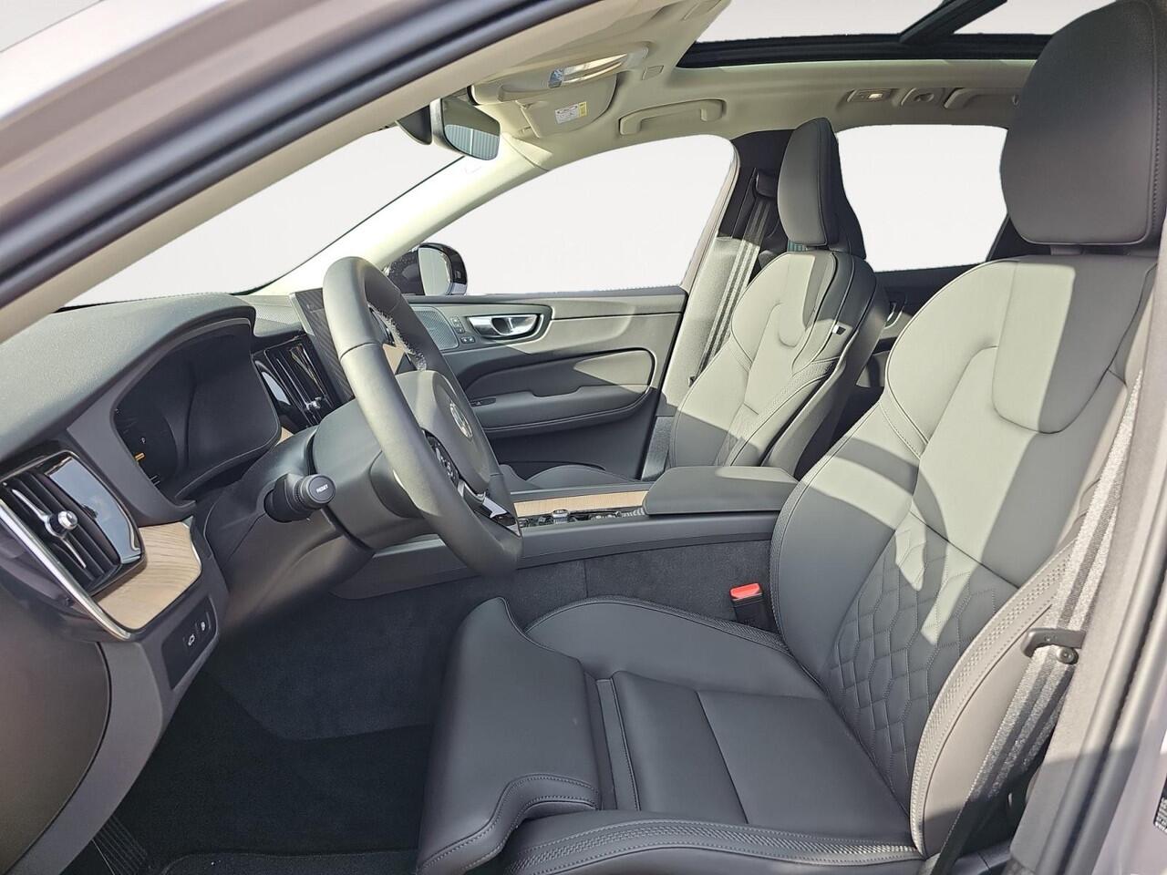 Volvo XC60 2.0 T6 Plug-in hybrid AWD Plus Dark | Panorama dak | Harman/Kardon | Head-up Display | 360 graden camera |