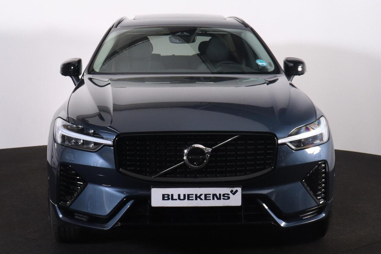 Volvo XC60 T6 Recharge AWD Plus Dark - Panorama/schuifdak - IntelliSafe Assist & Surround - 360º Camera - Harman/Kardon audio - Adaptieve LED koplampen - Verwarmde voorstoelen, stuur & achterbank - Parkeersensoren voor & achter - Elektr. bedienb. voorstoelen met geh