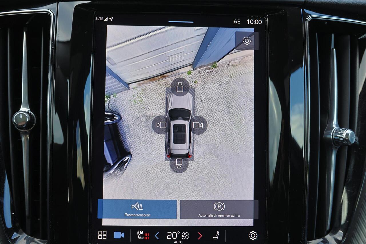 Volvo XC60 T6 Recharge AWD Plus Dark - Panorama/schuifdak - IntelliSafe Assist & Surround - 360º Camera - Harman/Kardon audio - Adaptieve LED koplampen - Verwarmde voorstoelen, stuur & achterbank - Parkeersensoren voor & achter - Elektr. bedienb. voorstoelen met geh