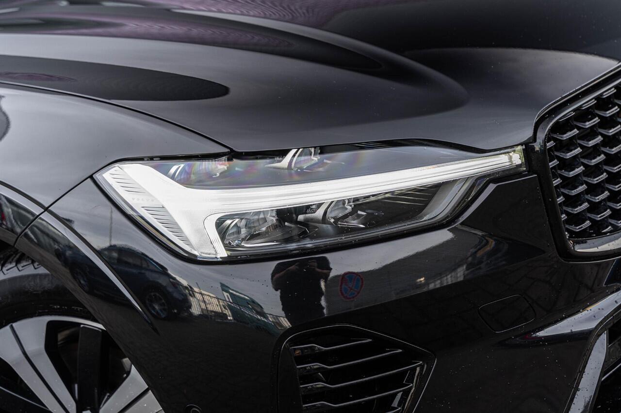 Volvo XC60 2.0 T6 Plug-in hybrid AWD Plus Dark | Trekhaak | 360 camera | Adaptive Cruise Control | Google Maps navigatie | Panoramadak | Verwarmbare achterbank/voorstoelen/stuurwiel | Elektrische stoelverstelling | Dodehoekdetectie |