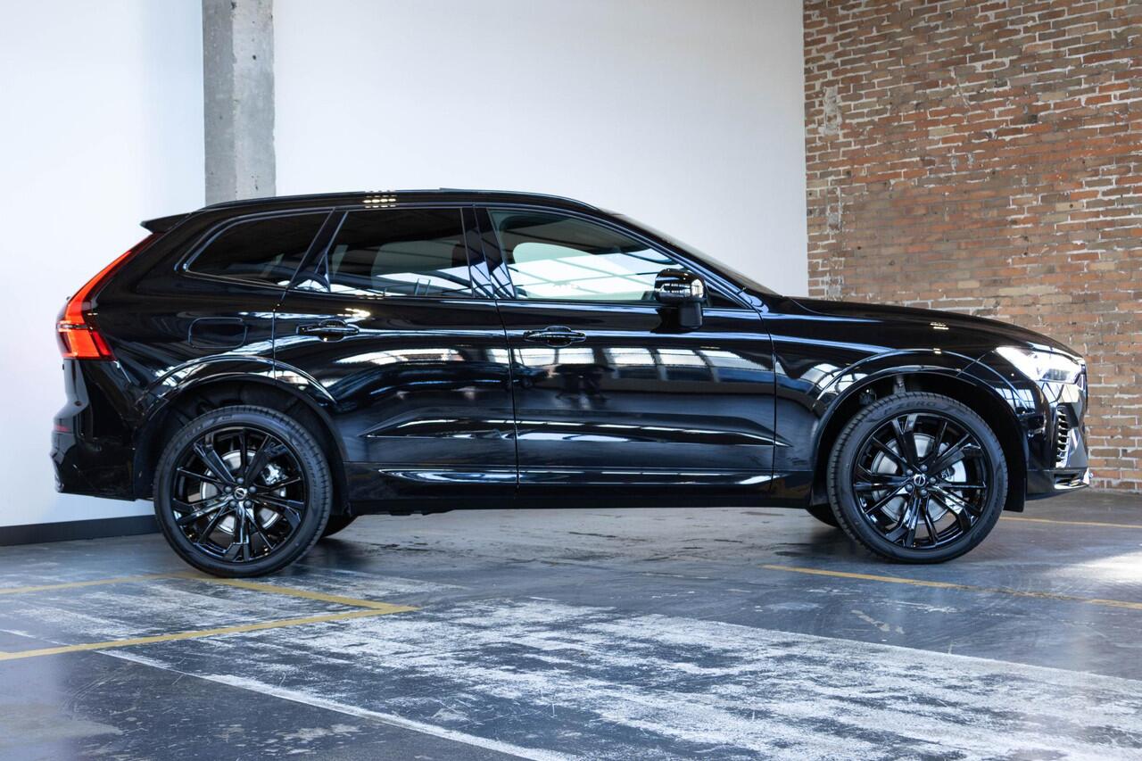 Volvo XC60 2.0 T6 Plug-in hybrid AWD Plus Black Edition | Luchtvering | Head-Up Display | 360º Camera | Schuif/Kantel-Panoramadak | Google Infotainment | 21" Lichtmetalen Wielen |