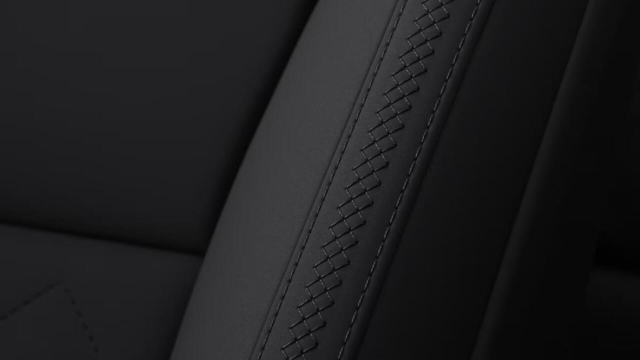 Volvo XC60 2.0 T6 Plug-in hybrid AWD Plus Dark | Verwacht Dec. 2025 | 21" Lichtmetalen Wielen | Head-Up Display | Schuif/Kantel Panoramadak | 360º Camera | Donker Getint Glas |