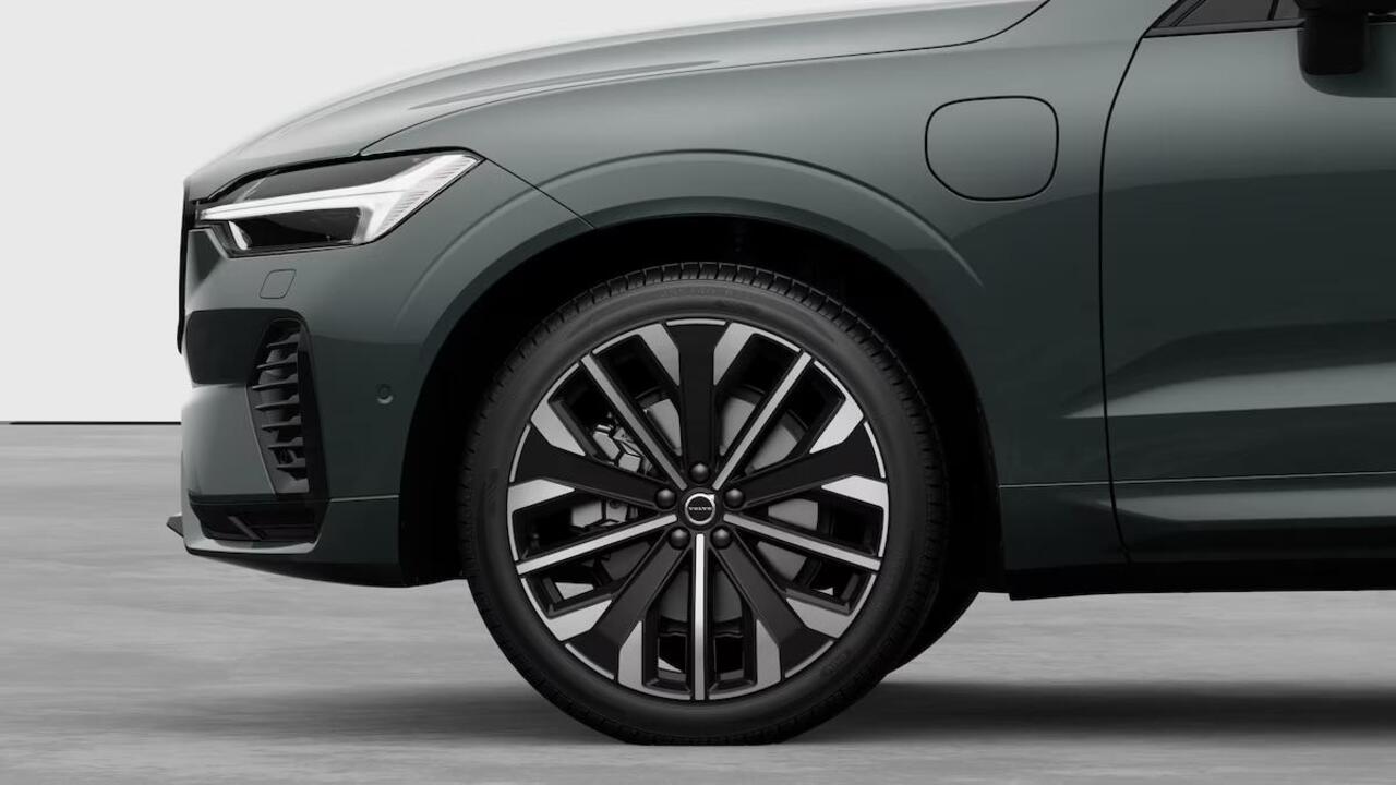 Volvo XC60 2.0 T6 Plug-in hybrid AWD Ultra Dark | Verwacht Dec. 2025 | Executive Line | Bowers & Wilkins | Luchtvering | Geventileerde Voorstoelen | Massagefunctie | 21" Lichtmetalen Wielen |