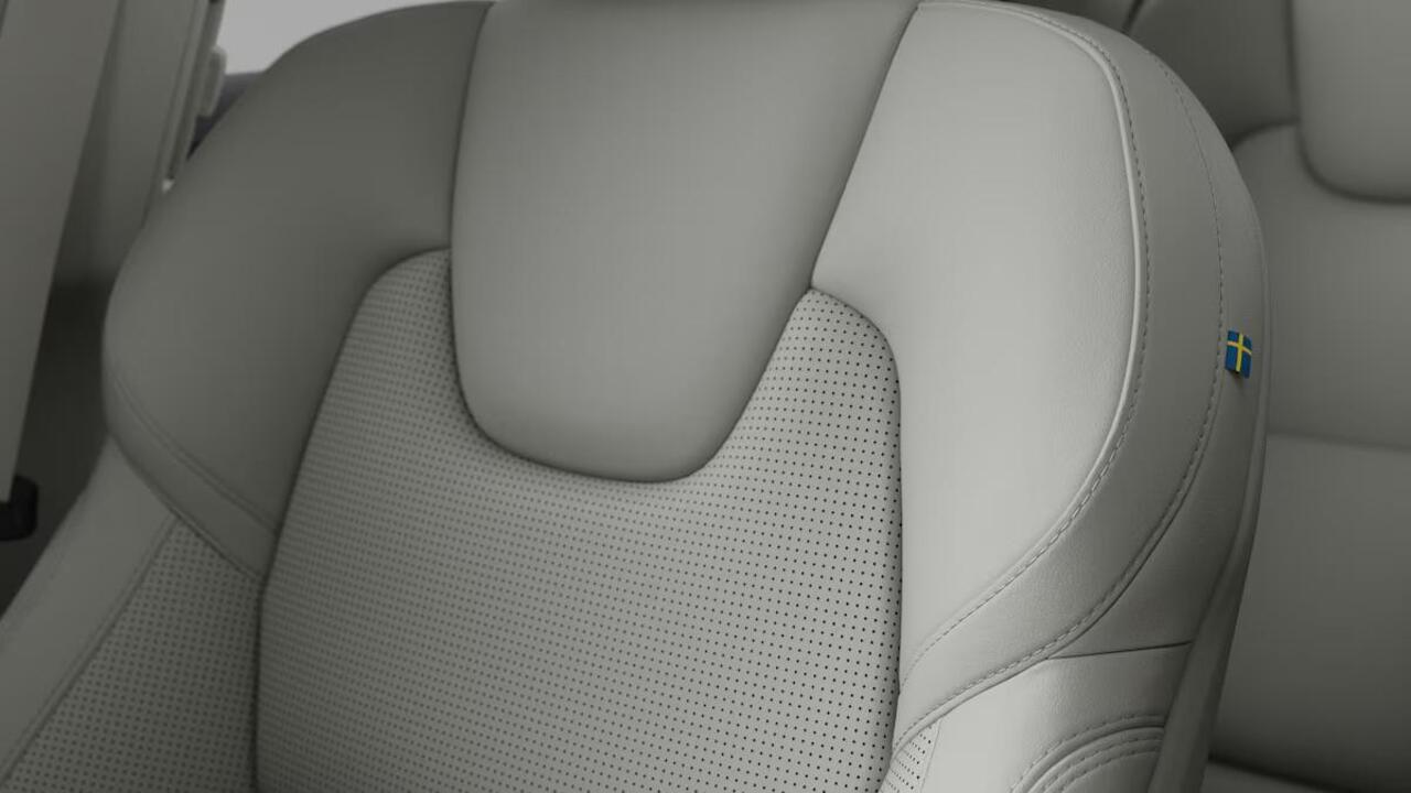 Volvo XC60 2.0 T6 Plug-in hybrid AWD Ultra Dark | Verwacht Dec. 2025 | Executive Line | Bowers & Wilkins | Luchtvering | Geventileerde Voorstoelen | Massagefunctie | 21" Lichtmetalen Wielen |