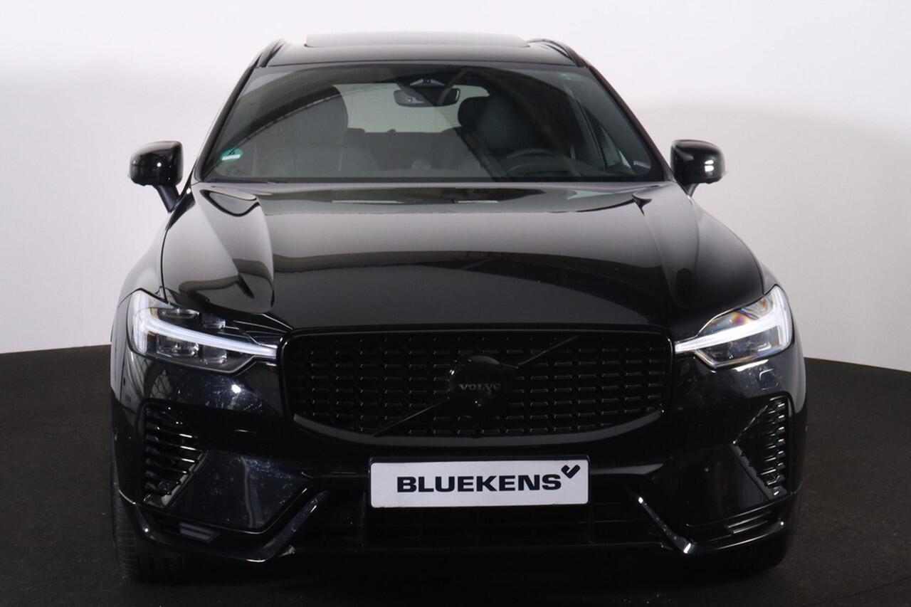 Volvo XC60 T6 Recharge AWD Ultra Black Edition - Luchtvering - B&W Audio - Panorama/schuifdak - IntelliSafe Assist & Surround - Massage Ventilatie stoelen - 360º Camera - Adaptieve LED koplampen - Nappa leder - Verwarmde voorstoelen, stuur & achterbank - Parkeersens