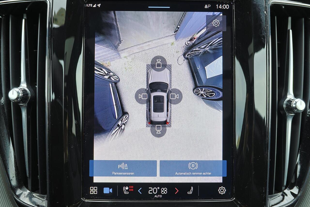 Volvo XC60 T6 Recharge AWD Ultra Black Edition - Luchtvering - B&W Audio - Panorama/schuifdak - IntelliSafe Assist & Surround - Massage Ventilatie stoelen - 360º Camera - Adaptieve LED koplampen - Nappa leder - Verwarmde voorstoelen, stuur & achterbank - Parkeersens