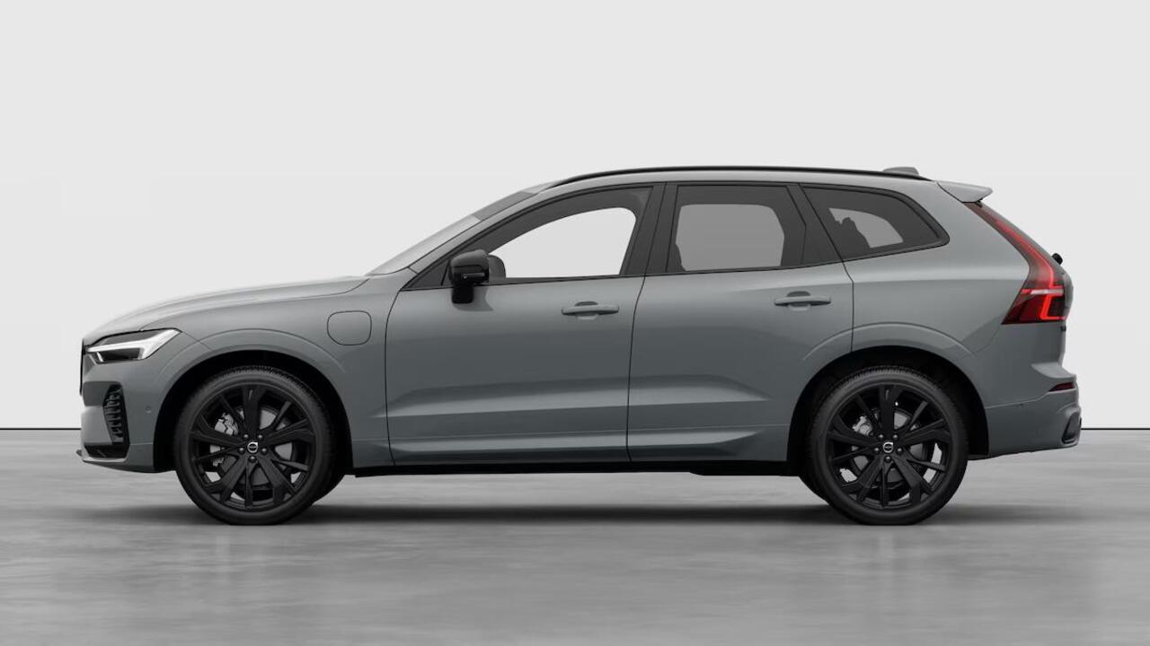 Volvo XC60 T6 Plug-in hybrid AWD Plus Black Edition | Dec. 2025 Leverbaar | Luchtvering | Head Up Display | Panoramisch Schuif-/Kanteldak | Extra Getint Glas | Adaptieve Cruise Control | BLIS | 21 inch Lichtmetalen Velgen | Keyless | Google Infotainment |