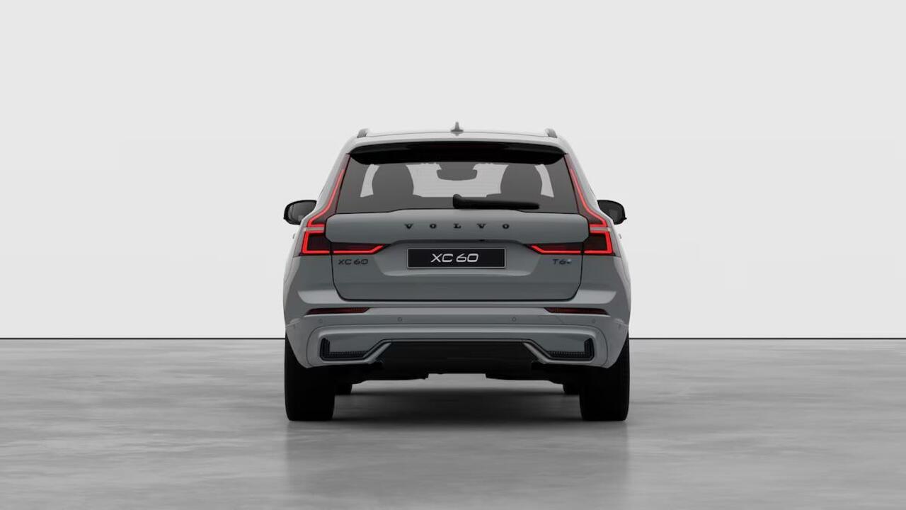 Volvo XC60 T6 Plug-in hybrid AWD Plus Black Edition | Dec. 2025 Leverbaar | Luchtvering | Head Up Display | Panoramisch Schuif-/Kanteldak | Extra Getint Glas | Adaptieve Cruise Control | BLIS | 21 inch Lichtmetalen Velgen | Keyless | Google Infotainment |