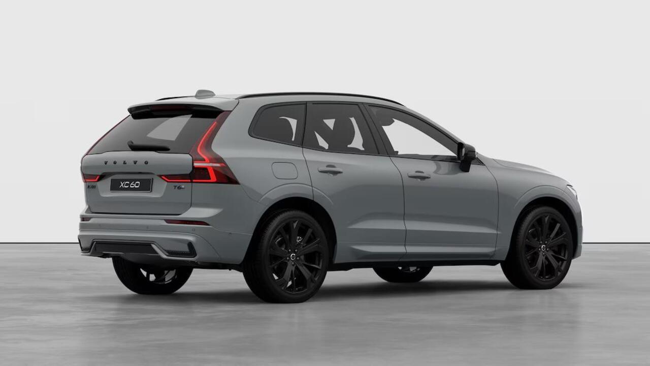 Volvo XC60 T6 Plug-in hybrid AWD Plus Black Edition | Dec. 2025 Leverbaar | Luchtvering | Head Up Display | Panoramisch Schuif-/Kanteldak | Extra Getint Glas | Adaptieve Cruise Control | BLIS | 21 inch Lichtmetalen Velgen | Keyless | Google Infotainment |