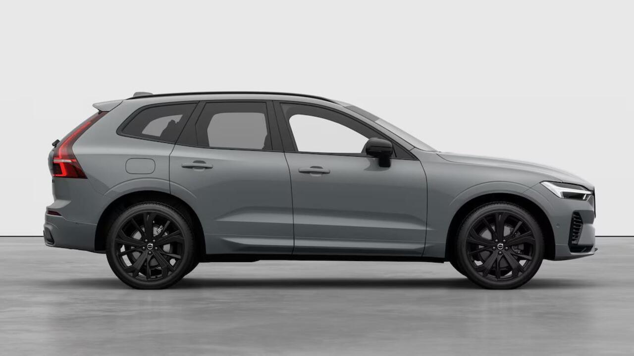 Volvo XC60 T6 Plug-in hybrid AWD Plus Black Edition | Dec. 2025 Leverbaar | Luchtvering | Head Up Display | Panoramisch Schuif-/Kanteldak | Extra Getint Glas | Adaptieve Cruise Control | BLIS | 21 inch Lichtmetalen Velgen | Keyless | Google Infotainment |
