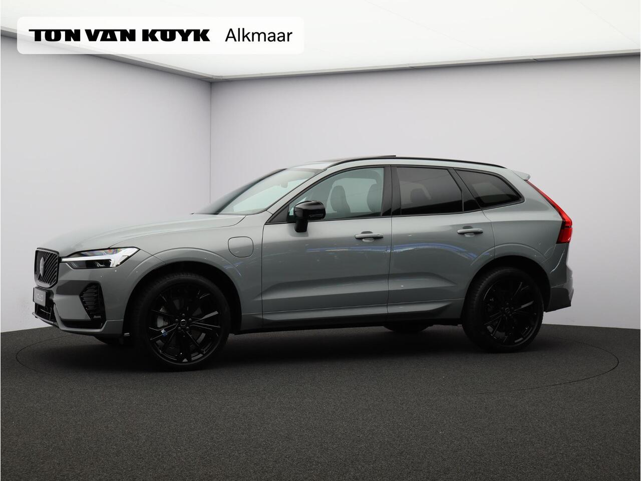 Volvo XC60 2.0 T6 Plug-in hybrid AWD Plus Black Edition / Panoramadak elektrisch / Sportstoelen elektrisch / Lederen bekleding / Stoelverwarming voor + achter / Harman Kardon Audio / Stuurverwarming / Google services