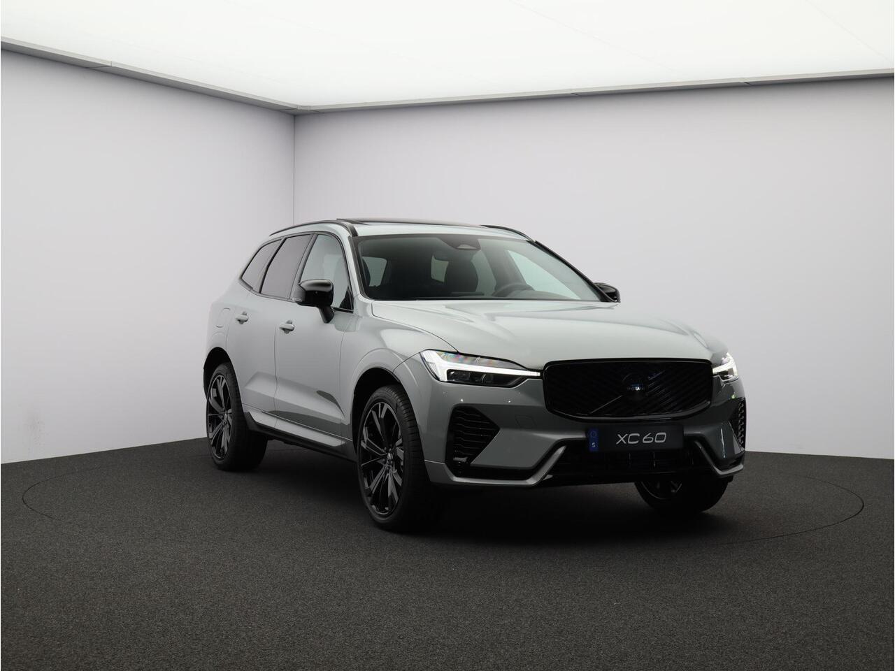 Volvo XC60 2.0 T6 Plug-in hybrid AWD Plus Black Edition / Panoramadak elektrisch / Sportstoelen elektrisch / Lederen bekleding / Stoelverwarming voor + achter / Harman Kardon Audio / Stuurverwarming / Google services