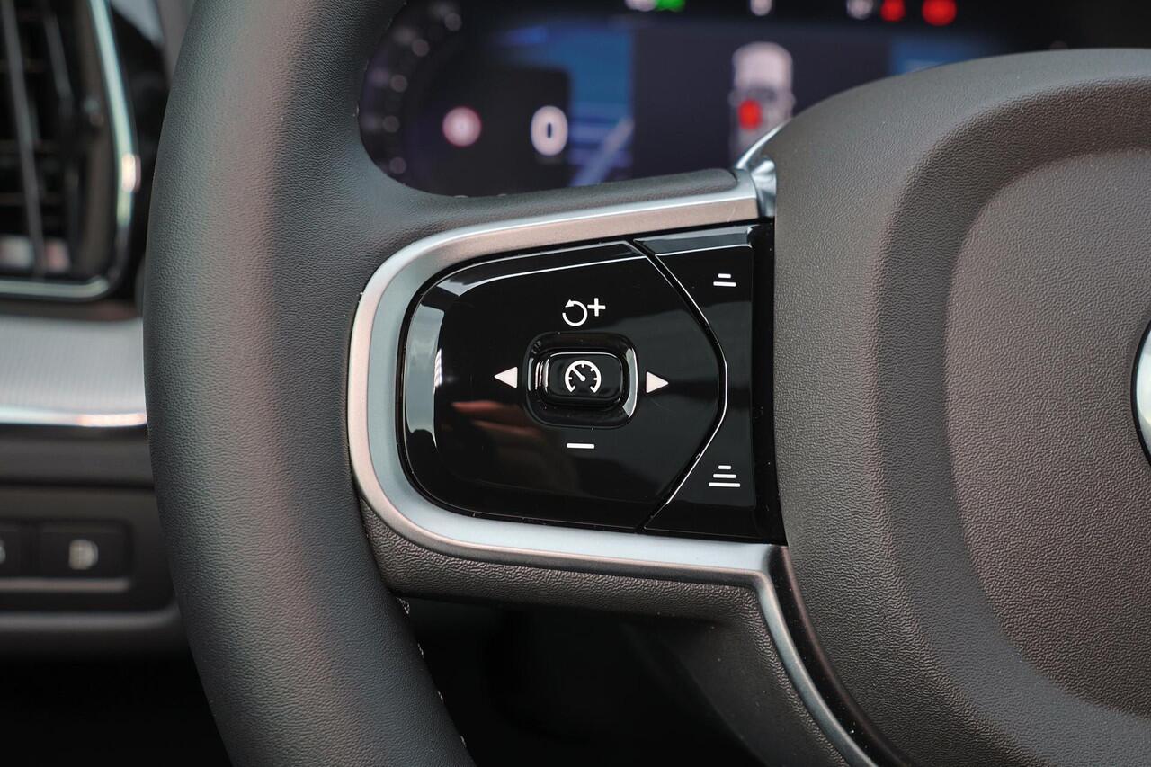 Volvo XC60 T6 Recharge AWD Ultra Black Edition - Panorama/schuifdak - IntelliSafe Assist & Surround - 360º Camera - Harman/Kardon audio - Adaptieve LED koplampen - Verwarmde voorstoelen, stuur & achterbank - Parkeersensoren voor & achter - Elektr. bedienb. voorstoel