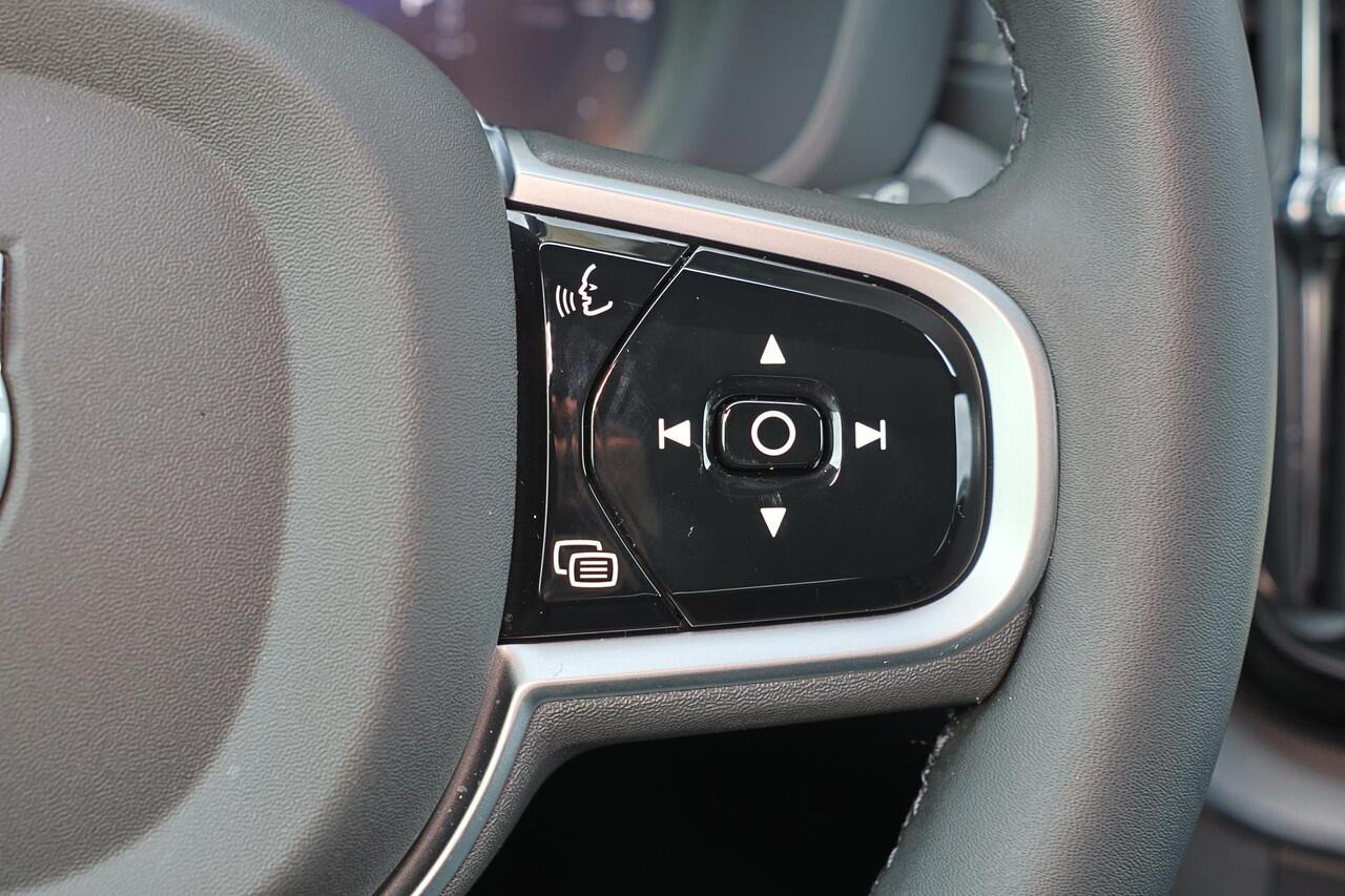 Volvo XC60 T6 Recharge AWD Ultra Black Edition - Panorama/schuifdak - IntelliSafe Assist & Surround - 360º Camera - Harman/Kardon audio - Adaptieve LED koplampen - Verwarmde voorstoelen, stuur & achterbank - Parkeersensoren voor & achter - Elektr. bedienb. voorstoel