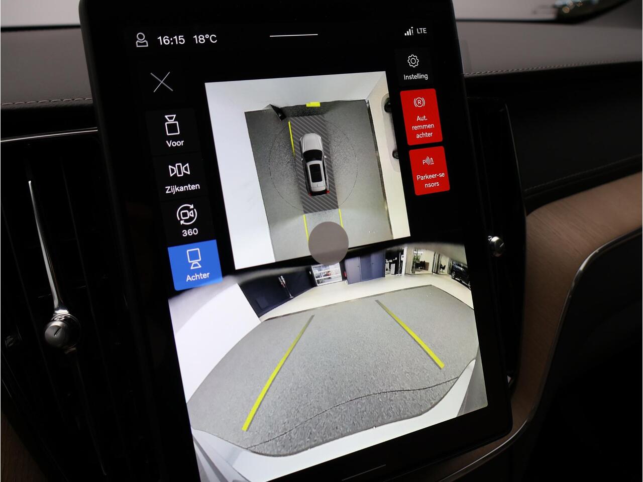 Volvo XC60 2.0 T6 Plug-in hybrid AWD Ultra Bright / Luchtvering / 360 Camera / Head-Up Display / Panoramadak / Harman Kardon / Getint Glas / BLIS / Keyless /