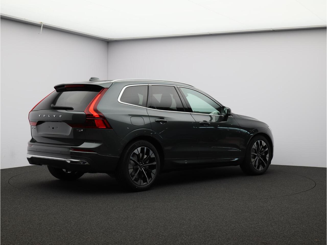 Volvo XC60 2.0 T6 Plug-in hybrid AWD Ultra Bright / Luchtvering / 360 Camera / Head-Up Display / Panoramadak / Harman Kardon / Getint Glas / BLIS / Keyless /