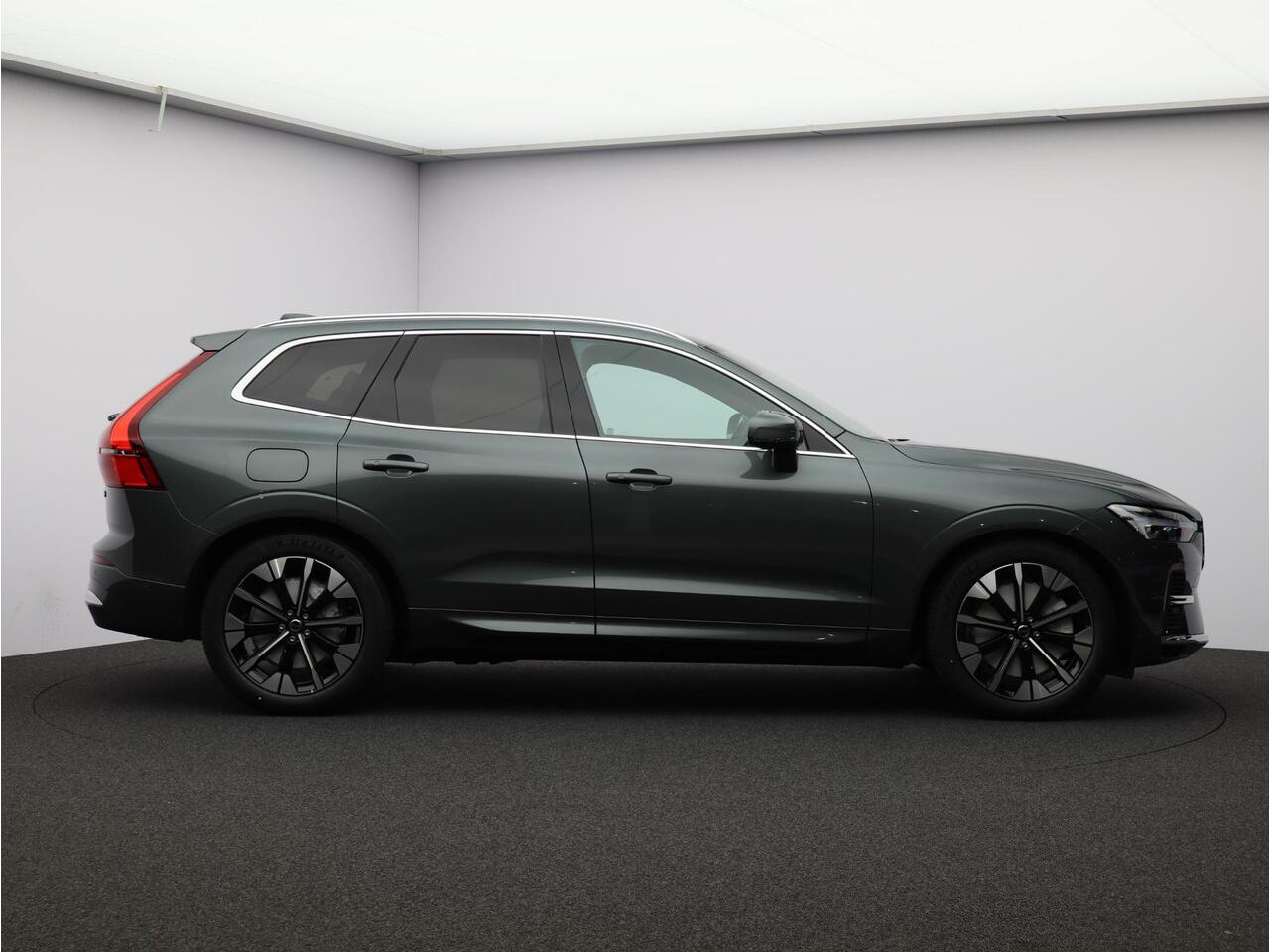 Volvo XC60 2.0 T6 Plug-in hybrid AWD Ultra Bright / Luchtvering / 360 Camera / Head-Up Display / Panoramadak / Harman Kardon / Getint Glas / BLIS / Keyless /