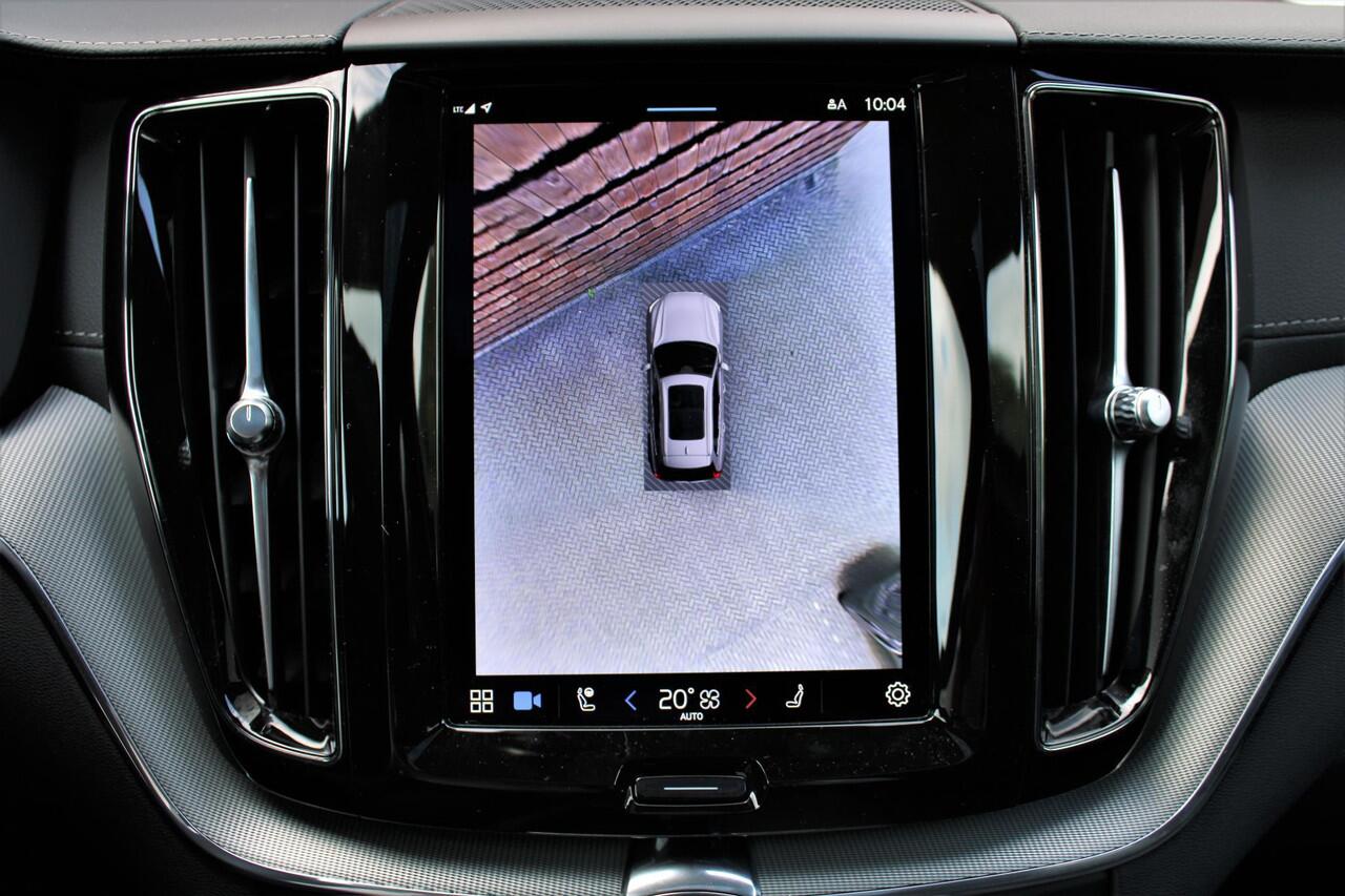 Volvo XC60 T8 Plug-in hybrid AWD Ultra Dark | | Nieuwe auto | Luchtvering | Trekhaak Semi-Elektrisch | Panoramisch schuif- /kanteldak | 21" inch lichtmetalen velgen | Head-Up Display | 360 graden camera | Harman/Kardon Audiosysteem | Extra getint glas | Elektrisch v