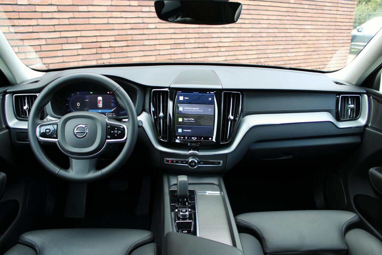 Volvo XC60 T8 Plug-in hybrid AWD Ultra Dark | | Nieuwe auto | Luchtvering | Trekhaak Semi-Elektrisch | Panoramisch schuif- /kanteldak | 21" inch lichtmetalen velgen | Head-Up Display | 360 graden camera | Harman/Kardon Audiosysteem | Extra getint glas | Elektrisch v