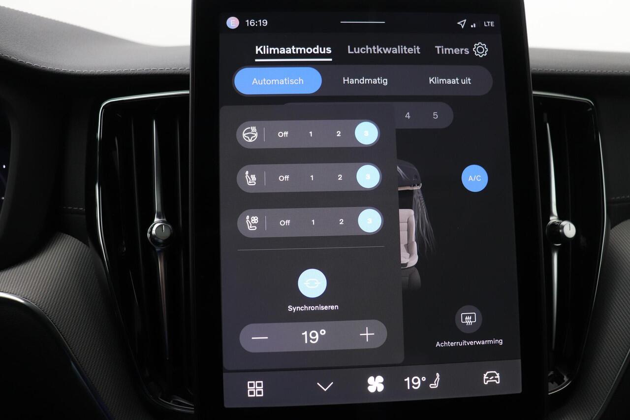 Volvo XC60 T8 Plug-in hybrid Ultra Black Edition | FACELIFT | FULL-OPTIONS | Luchtvering | Bowers&Wilkins | Massage | Head-Up | 22 Inch