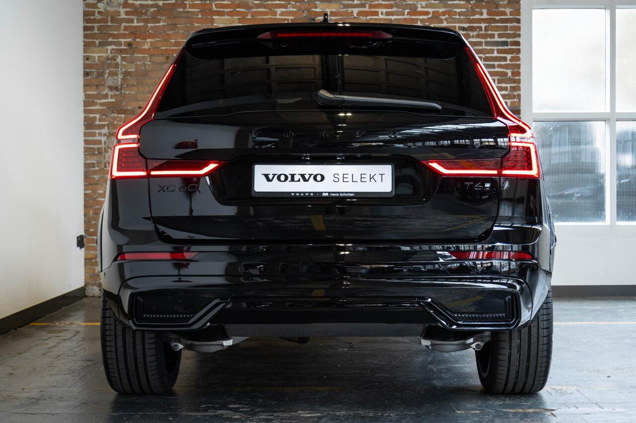 Volvo XC60 T6 Plug-in hybrid AWD Ultra Black Edition | Bowers & Wilkins Premium Audio| Luchtvering | 22" Lichtmetalen velgen | Google infotainment | Stoelverwarming | Stoelventilatie | 360° Parkeercamera | Parkeersensoren voor + achter | Parkeerverwarming