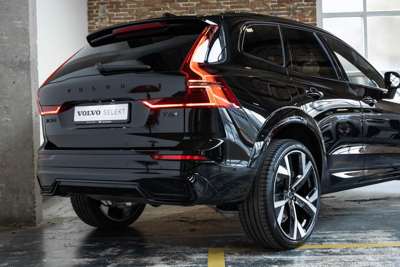 Volvo XC60 T6 Plug-in hybrid AWD Ultra Black Edition | Bowers & Wilkins Premium Audio| Luchtvering | 22" Lichtmetalen velgen | Google infotainment | Stoelverwarming | Stoelventilatie | 360° Parkeercamera | Parkeersensoren voor + achter | Parkeerverwarming
