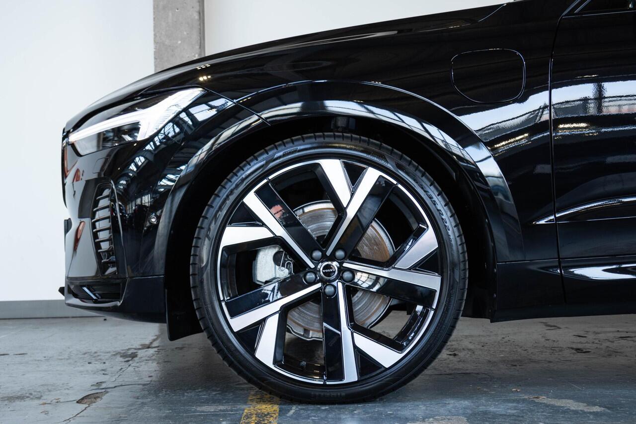 Volvo XC60 T6 Plug-in hybrid AWD Ultra Black Edition | Bowers & Wilkins Premium Audio| Luchtvering | 22" Lichtmetalen velgen | Google infotainment | Stoelverwarming | Stoelventilatie | 360° Parkeercamera | Parkeersensoren voor + achter | Parkeerverwarming