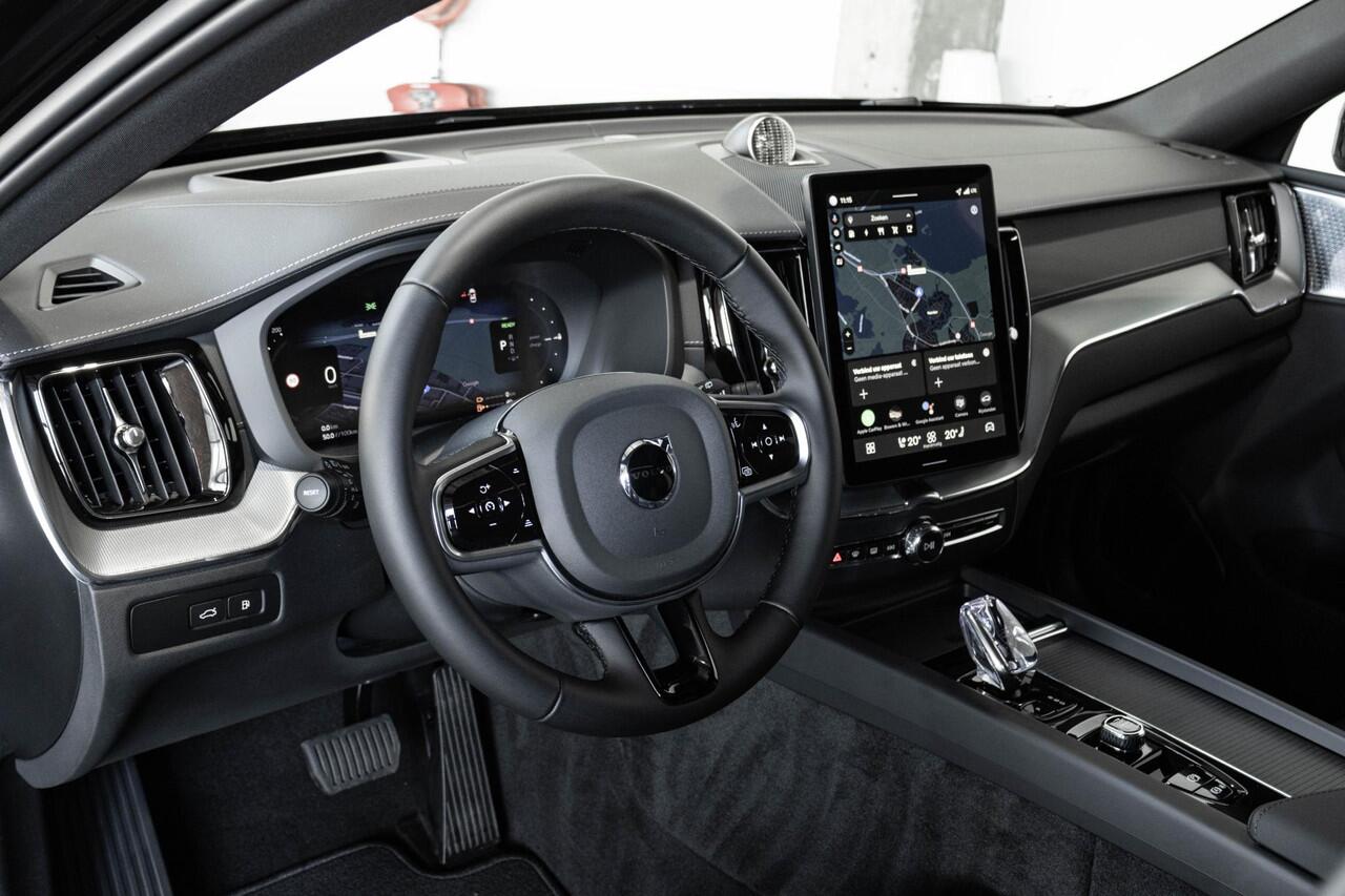 Volvo XC60 T6 Plug-in hybrid AWD Ultra Black Edition | Bowers & Wilkins Premium Audio| Luchtvering | 22" Lichtmetalen velgen | Google infotainment | Stoelverwarming | Stoelventilatie | 360° Parkeercamera | Parkeersensoren voor + achter | Parkeerverwarming