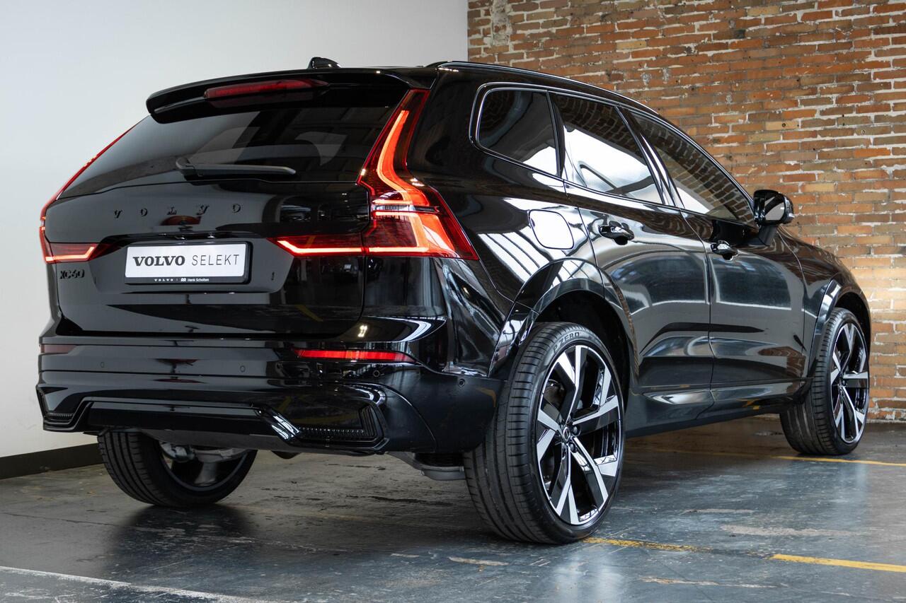 Volvo XC60 T6 Plug-in hybrid AWD Ultra Black Edition | Bowers & Wilkins Premium Audio| Luchtvering | 22" Lichtmetalen velgen | Google infotainment | Stoelverwarming | Stoelventilatie | 360° Parkeercamera | Parkeersensoren voor + achter | Parkeerverwarming
