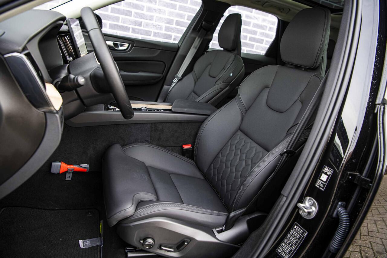 Volvo XC60 2.0 T6 Plug-in hybrid AWD Ultra Dark | Facelift | Trekhaak | 360 Camera | Panoramadak | Adaptieve Cruise Control | Dode Hoek Detectie |