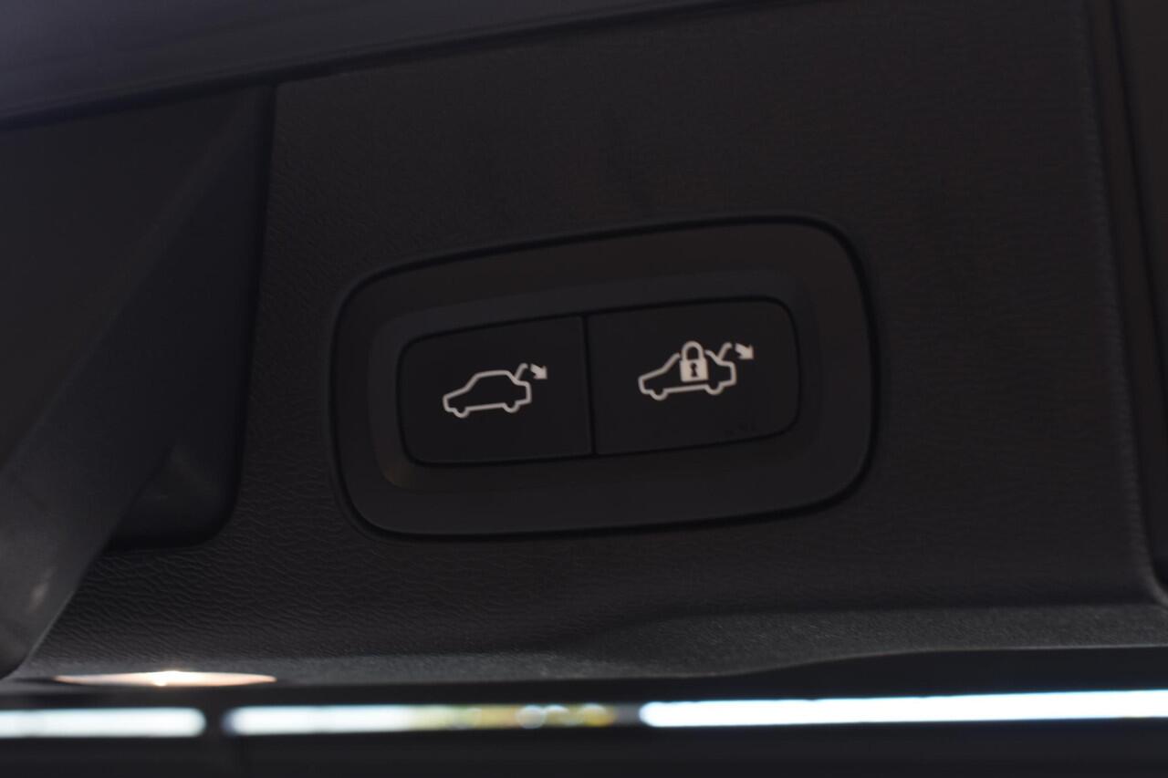 Volvo XC60 T6 350PK Automaat Plug-in Hybrid AWD Plus Dark