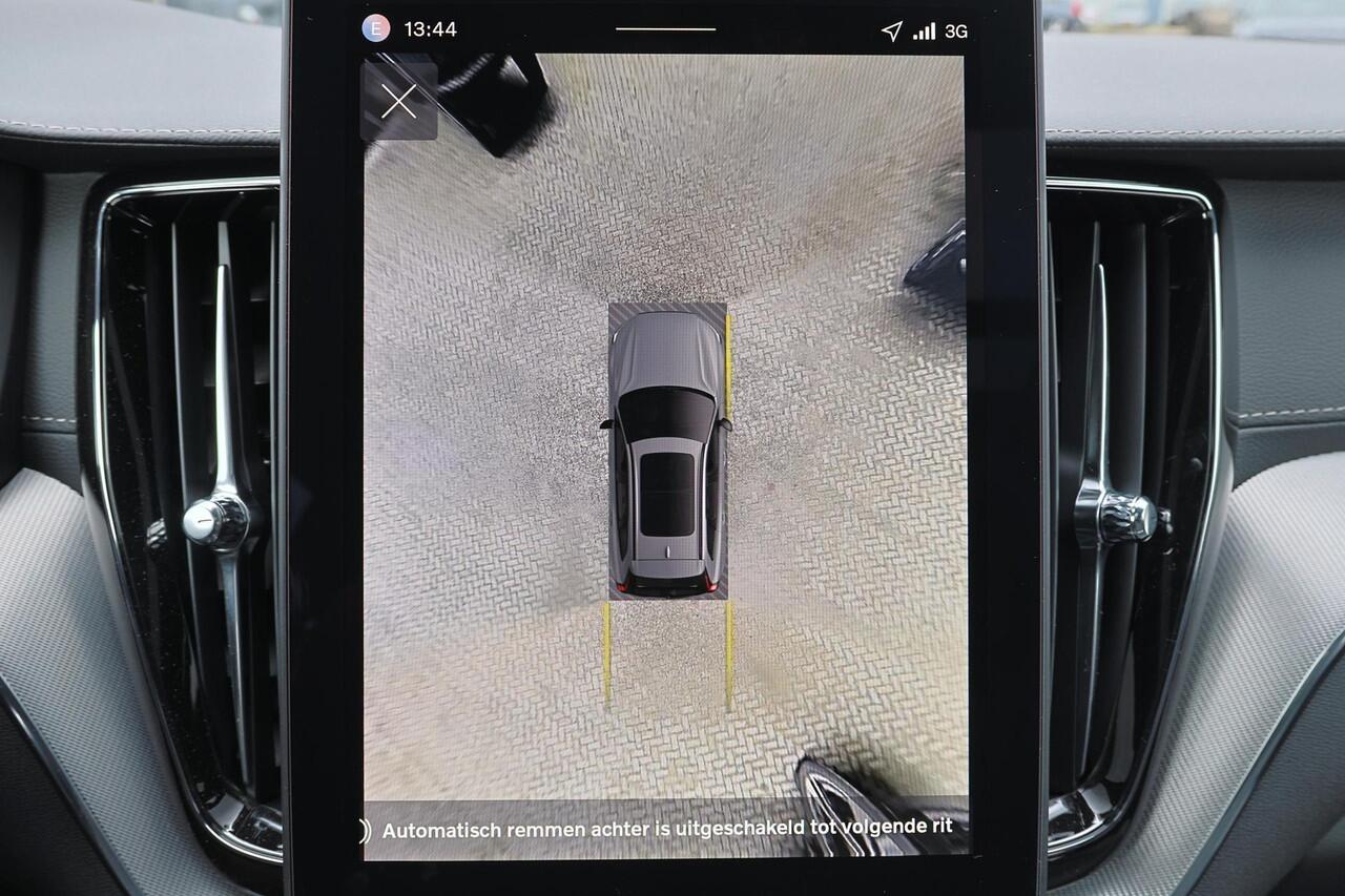 Volvo XC60 T6 Recharge AWD Ultra Black Edition - Panorama/schuifdak - IntelliSafe Assist & Surround - 360º Camera - Harman/Kardon audio - Adaptieve LED koplampen - Verwarmde voorstoelen, stuur & achterbank - Parkeersensoren voor & achter - Elektr. bedienb. voorstoel