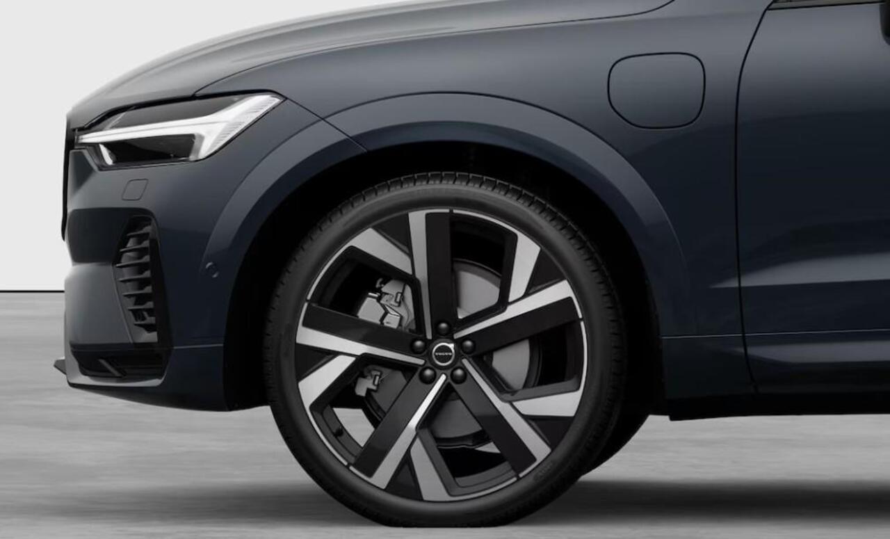Volvo XC60 2.0 T8 Plug-in hybrid AWD Ultra Black Edition | Lounge Pack | Bowers & Wilkins | 22" | Luchtvering | Massage | Head-Up Display | Leder Dashboard | Adaptive Cruise | Stoel & Stuurverwarming |