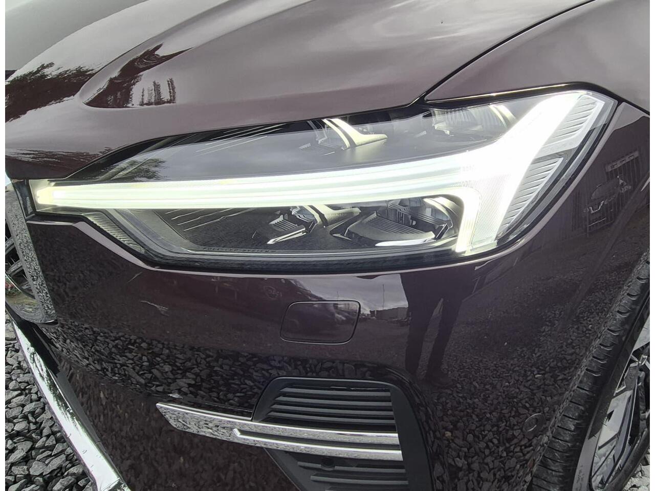 Volvo XC60 2.0 T6 Phev hybrid AWD Ultra Bright MY 2026 - 20" Wielen - Panoramadak - Lighting - Head up - Harman Kardon Audio - 360 Cam - Alarm - Climate - Full led koplampen -Donkere hemel