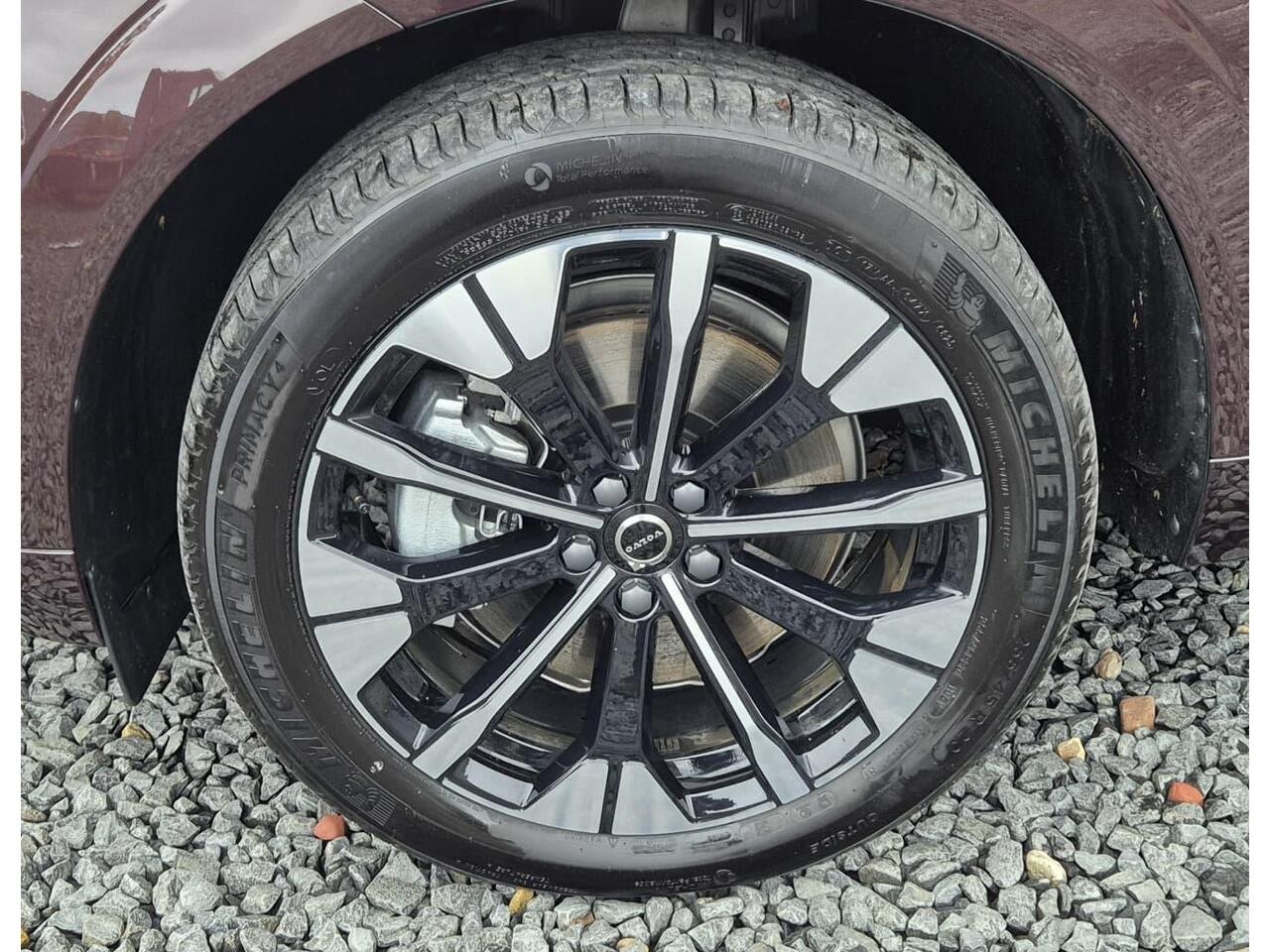 Volvo XC60 2.0 T6 Phev hybrid AWD Ultra Bright MY 2026 - 20" Wielen - Panoramadak - Lighting - Head up - Harman Kardon Audio - 360 Cam - Alarm - Climate - Full led koplampen -Donkere hemel