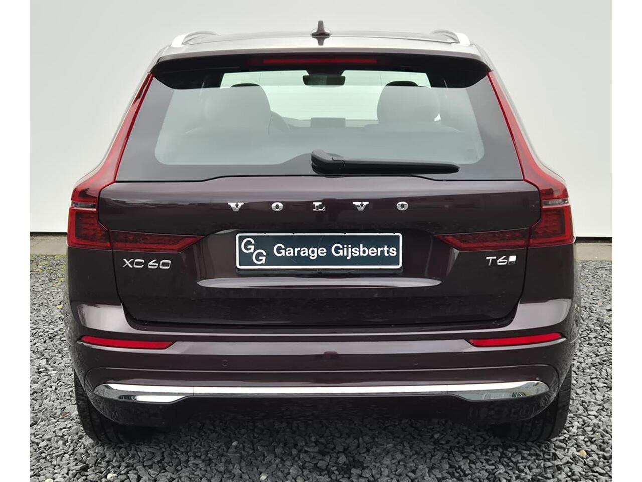 Volvo XC60 2.0 T6 Phev hybrid AWD Ultra Bright MY 2026 - 20" Wielen - Panoramadak - Lighting - Head up - Harman Kardon Audio - 360 Cam - Alarm - Climate - Full led koplampen -Donkere hemel