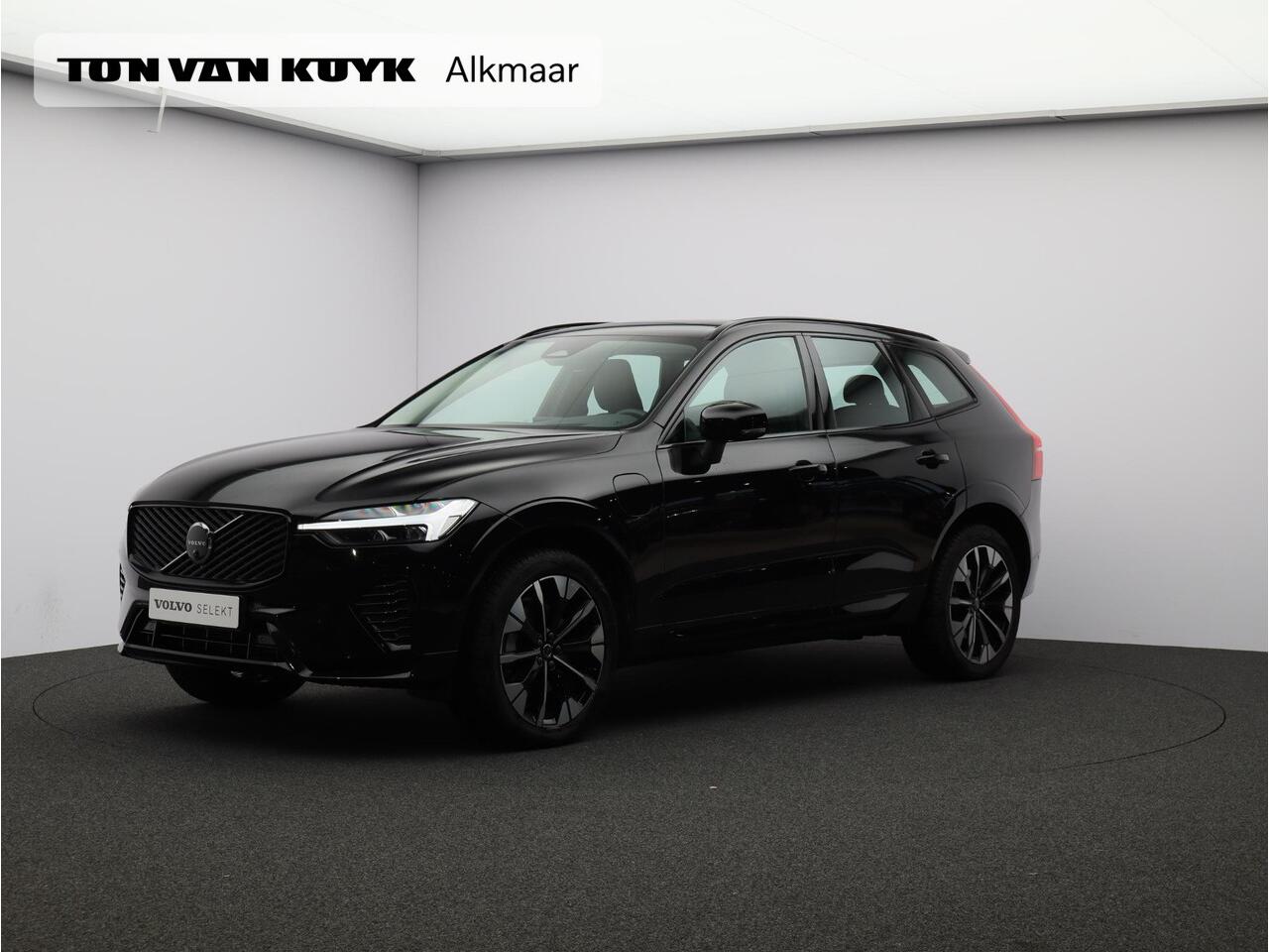 Volvo XC60 2.0 T6 Plug-in hybrid AWD Ultra Dark / Facelift / Trekhaak / Head up displ. / 360 camera / Pan. dak / Stoel+stuur+achterbankverwarming