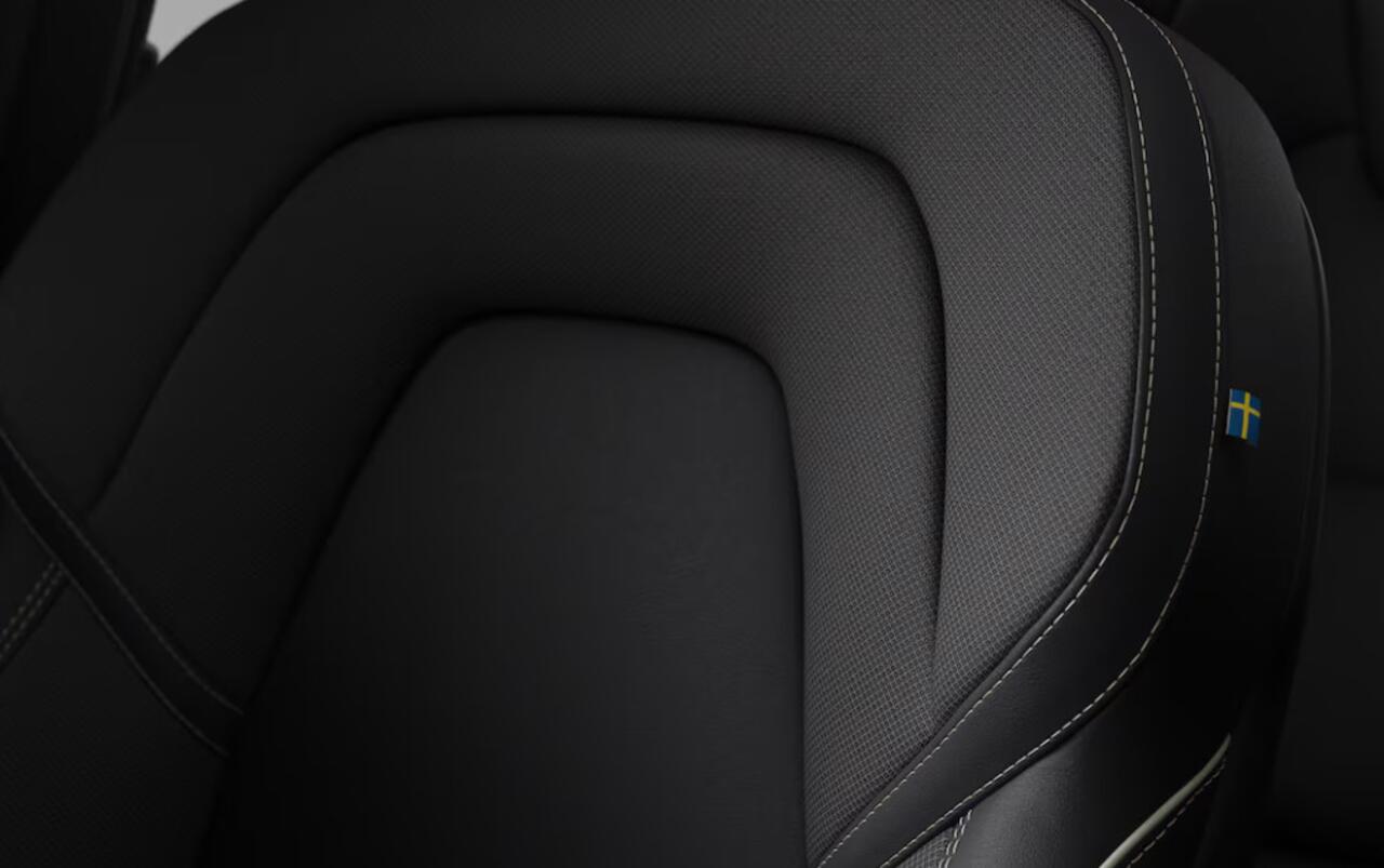 Volvo XC60 2.0 T6 Plug-in hybrid AWD Plus Black Edition | Luchtvering | Keyless Entry | Head-up Display | Panoramadak | Harman Kardon Audio | 360 Camera | Donker Glas | Elek. Verst. Voorstoelen