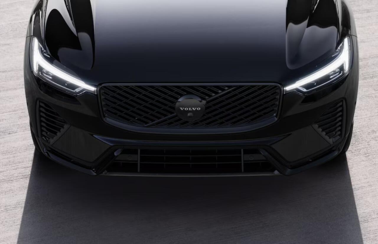 Volvo XC60 2.0 T6 Plug-in hybrid AWD Plus Black Edition | Luchtvering | Keyless Entry | Head-up Display | Panoramadak | Harman Kardon Audio | 360 Camera | Donker Glas | Elek. Verst. Voorstoelen