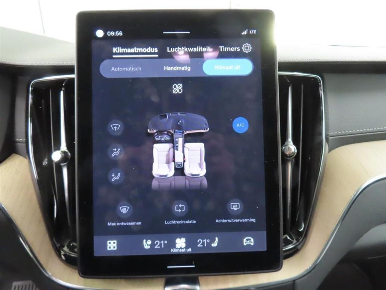 Volvo XC60 2.0 T6 Plug-in hybrid AWD Ultra Dark | FACELIFT !! | Trekhaak | LUCHTVERING | Harman/Kardon | 360º Camera | Panorama-Schuifdak | Adaptieve Cruise controle | Blis |