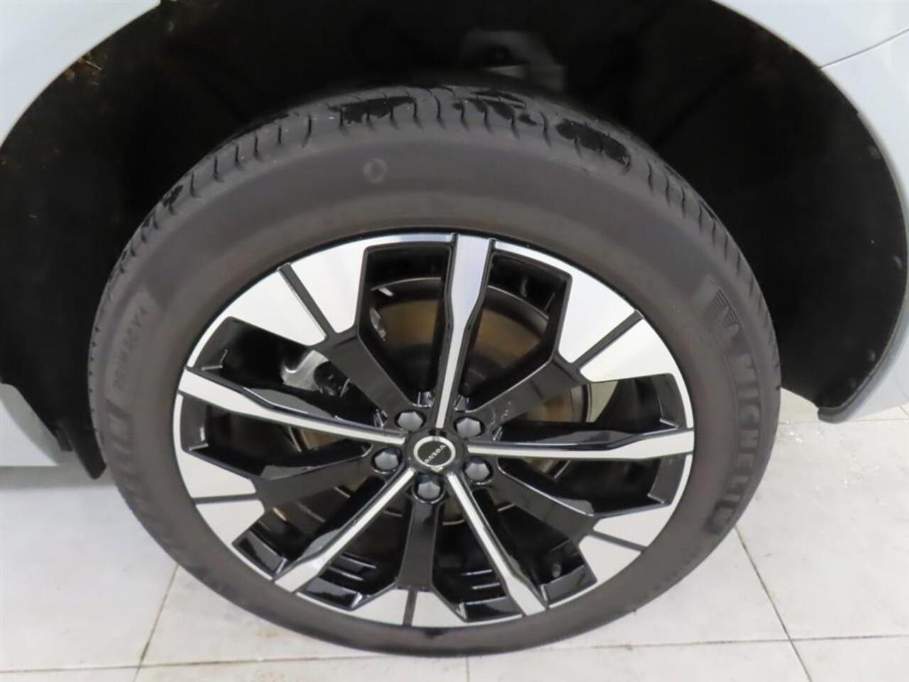 Volvo XC60 2.0 T6 Plug-in hybrid AWD Ultra Dark | FACELIFT !! | Trekhaak | LUCHTVERING | Harman/Kardon | 360º Camera | Panorama-Schuifdak | Adaptieve Cruise controle | Blis |