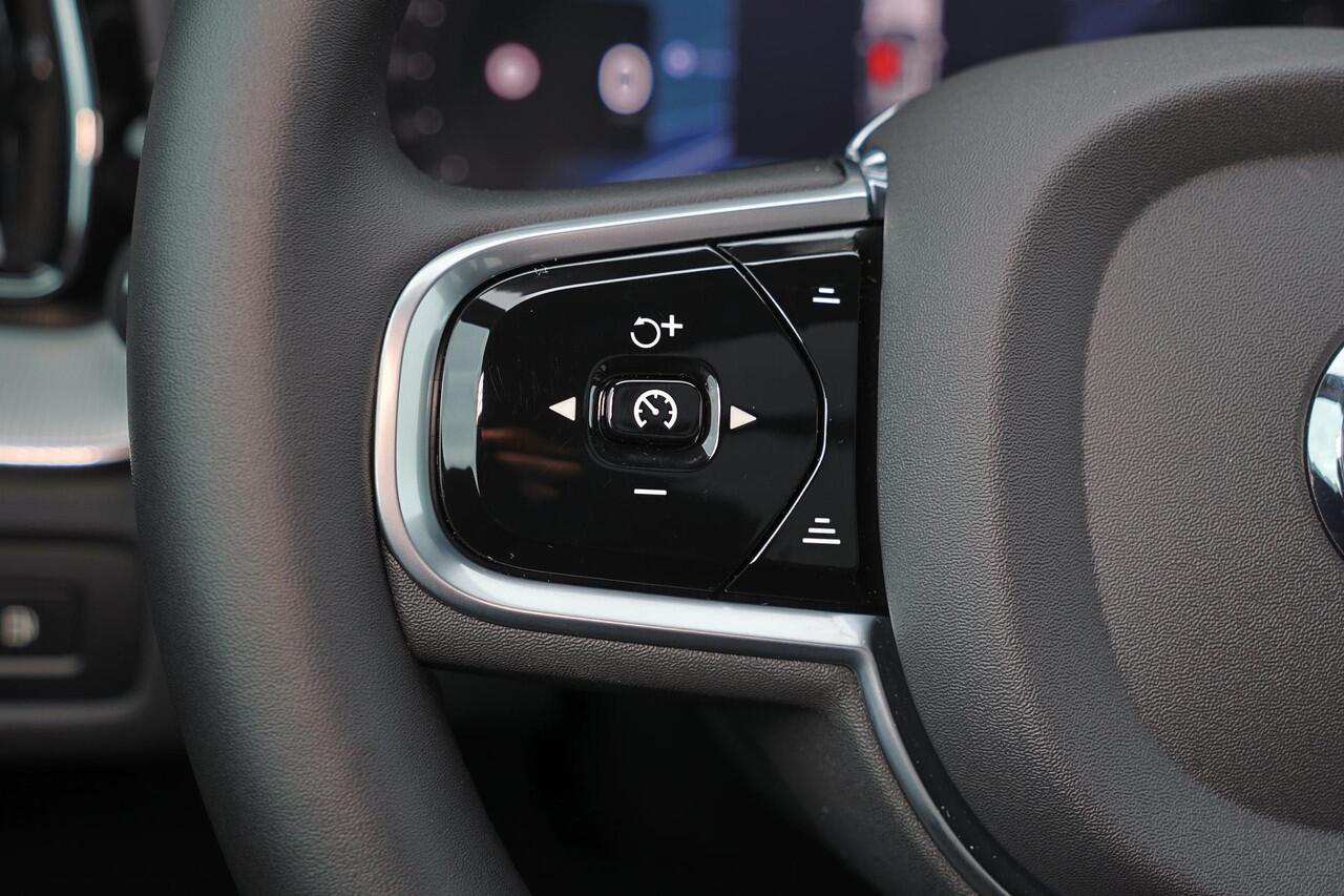 Volvo XC60 T6 Recharge AWD Ultra Black Edition - Panorama/schuifdak - IntelliSafe Assist & Surround - 360º Camera - Harman/Kardon audio - Adaptieve LED koplampen - Verwarmde voorstoelen, stuur & achterbank - Parkeersensoren voor & achter - Elektr. bedienb. voorstoel