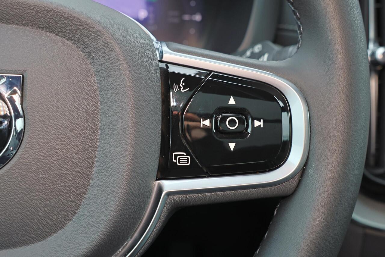 Volvo XC60 T6 Recharge AWD Ultra Black Edition - Panorama/schuifdak - IntelliSafe Assist & Surround - 360º Camera - Harman/Kardon audio - Adaptieve LED koplampen - Verwarmde voorstoelen, stuur & achterbank - Parkeersensoren voor & achter - Elektr. bedienb. voorstoel