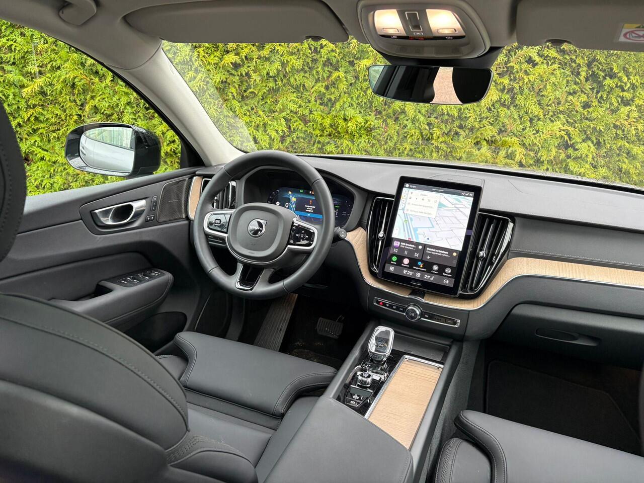 Volvo XC60 T6 Plug-in hybrid AWD Ultra Dark | Trekhaak | 360 Camera | H&K Audio