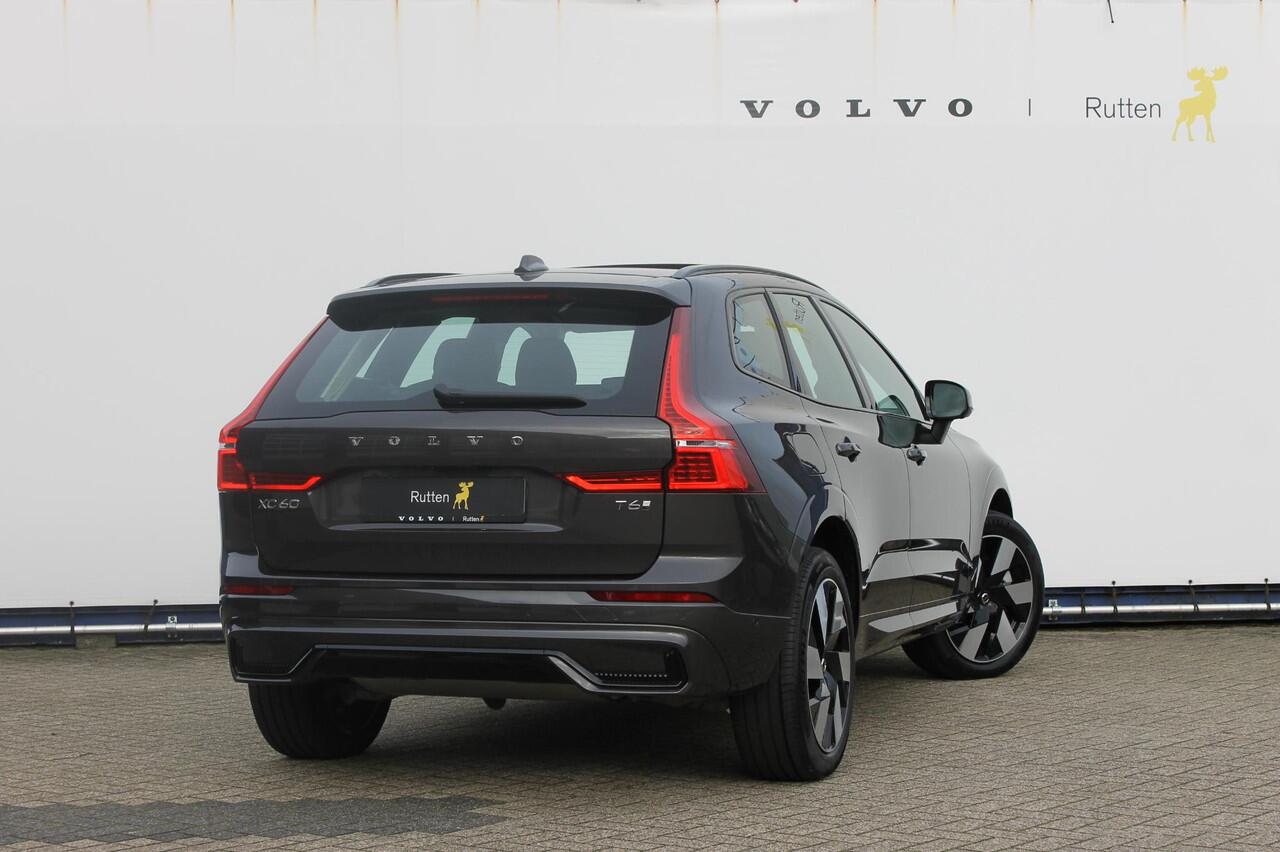 Volvo XC60 T6 350PK Automaat Plug-in hybrid AWD Ultra Dark Head-up display / Semi elektrisch wegklapbare trekhaak / Panoramisch schuif-kanteldak / Harman Kardon audio