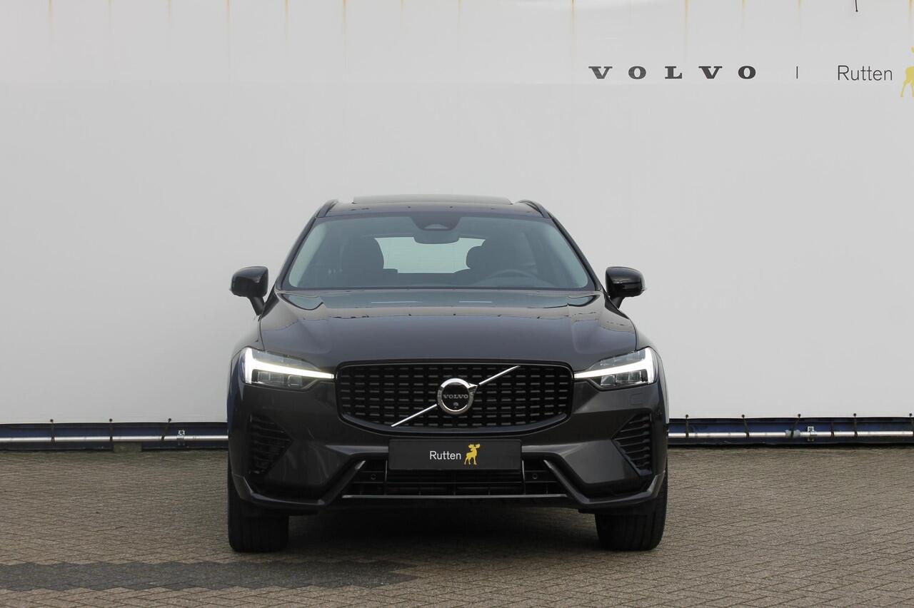 Volvo XC60 T6 350PK Automaat Plug-in hybrid AWD Ultra Dark Head-up display / Semi elektrisch wegklapbare trekhaak / Panoramisch schuif-kanteldak / Harman Kardon audio